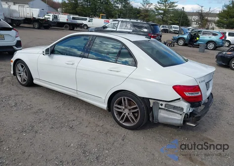 2013 Mercedes-Benz C 300 Sport 4Matic из США, поврежденный, VIN WDDGF8AB0DG144324